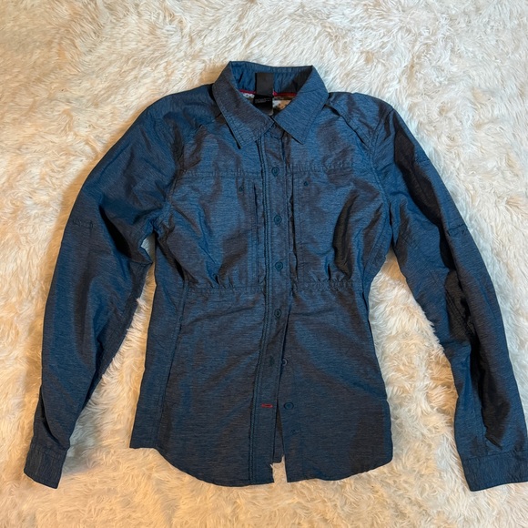 The North face sinched long sleeve - Picture 12 of 12